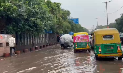 Heavy rain lashes Delhi; IMD issues yellow and orange alerts, flight operations hit | Heavy rain lashes Delhi; IMD issues yellow and orange alerts, flight operations hit