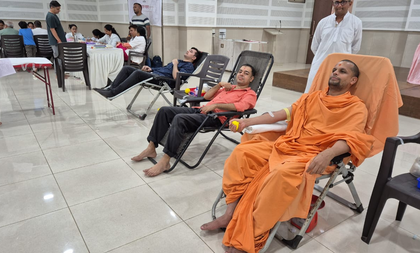 BAPS organises blood donation drives in Maha, logs record participation | BAPS organises blood donation drives in Maha, logs record participation