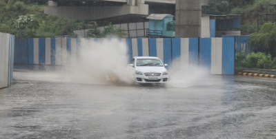 Delhi airport, airlines warns flyers of flight delays amid heavy rain, gusty winds | Delhi airport, airlines warns flyers of flight delays amid heavy rain, gusty winds Delhi airport, airlines warns flyers of flight delays amid heavy rain, gusty winds | Delhi airport, airlines warns flyers of flight delays amid heavy rain, gusty winds