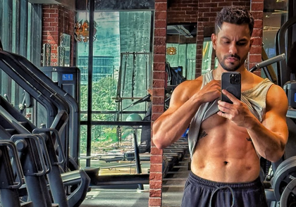 Kunal Kemmu flexes abs and muscular physique while ‘checking’ himself out | Kunal Kemmu flexes abs and muscular physique while ‘checking’ himself out