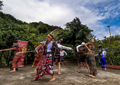 Mizoram varsity asks students, faculties to don handloom attire once a week | Mizoram varsity asks students, faculties to don handloom attire once a week