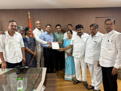 BRS leaders stage protest over bus fare hike in Hyderabad | BRS leaders stage protest over bus fare hike in Hyderabad BRS leaders stage protest over bus fare hike in Hyderabad | BRS leaders stage protest over bus fare hike in Hyderabad