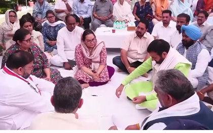 Haryana bureaucrat suicide case: Wife refuses to cremate husband till FIR registration, meets CM Saini | Haryana bureaucrat suicide case: Wife refuses to cremate husband till FIR registration, meets CM Saini Haryana bureaucrat suicide case: Wife refuses to cremate husband till FIR registration, meets CM Saini | Haryana bureaucrat suicide case: Wife refuses to cremate husband till FIR registration, meets CM Saini