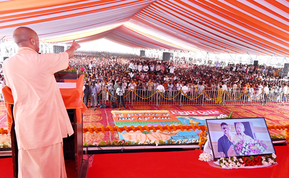 CM Yogi slams Akhilesh Yadav for ‘seeing communalism in saints and peace in rioters’ | CM Yogi slams Akhilesh Yadav for ‘seeing communalism in saints and peace in rioters’ CM Yogi slams Akhilesh Yadav for ‘seeing communalism in saints and peace in rioters’ | CM Yogi slams Akhilesh Yadav for ‘seeing communalism in saints and peace in rioters’