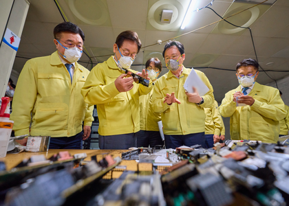 South Korean President Lee visits fire-damaged state data centre | South Korean President Lee visits fire-damaged state data centre South Korean President Lee visits fire-damaged state data centre | South Korean President Lee visits fire-damaged state data centre