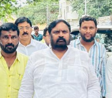 Jubilee Hills bypolls: Cong in-charge Meenakshi Natarajan intervenes to pacify ex-MP | Jubilee Hills bypolls: Cong in-charge Meenakshi Natarajan intervenes to pacify ex-MP