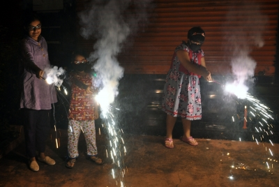 SC indicates lifting of crackers ban during Diwali, reserves decision on use of green crackers | SC indicates lifting of crackers ban during Diwali, reserves decision on use of green crackers SC indicates lifting of crackers ban during Diwali, reserves decision on use of green crackers | SC indicates lifting of crackers ban during Diwali, reserves decision on use of green crackers