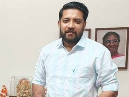 Kerala: Congress MP, UDF workers injured as Police resort to lathi charge and tear gas | Kerala: Congress MP, UDF workers injured as Police resort to lathi charge and tear gas
