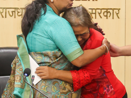 Covid deaths: Delhi CM Rekha Gupta hands over Rs 1 crore each as ex-gratia to kin of 11 govt employees | Covid deaths: Delhi CM Rekha Gupta hands over Rs 1 crore each as ex-gratia to kin of 11 govt employees Covid deaths: Delhi CM Rekha Gupta hands over Rs 1 crore each as ex-gratia to kin of 11 govt employees | Covid deaths: Delhi CM Rekha Gupta hands over Rs 1 crore each as ex-gratia to kin of 11 govt employees