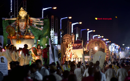 Police, KMC launch drive against unauthorised rooftop restaurants in Kolkata after Durga Puja | Police, KMC launch drive against unauthorised rooftop restaurants in Kolkata after Durga Puja Police, KMC launch drive against unauthorised rooftop restaurants in Kolkata after Durga Puja | Police, KMC launch drive against unauthorised rooftop restaurants in Kolkata after Durga Puja