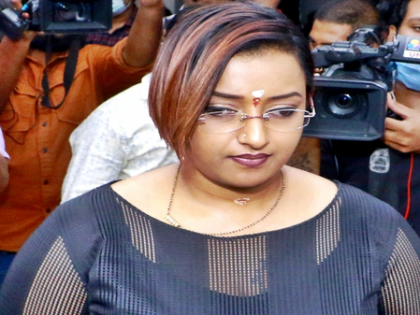 Swapna Suresh voices her views on ED notice to CM Vijayan's son | Swapna Suresh voices her views on ED notice to CM Vijayan's son Swapna Suresh voices her views on ED notice to CM Vijayan's son | Swapna Suresh voices her views on ED notice to CM Vijayan's son
