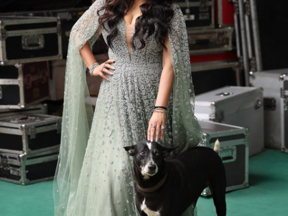 Rupali Ganguly is joined by one of her 'bachchas' as she poses for some solos | Rupali Ganguly is joined by one of her 'bachchas' as she poses for some solos