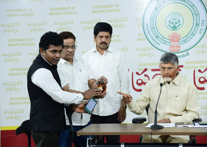 Andhra Pradesh CM announces SIT to probe spurious liquor case | Andhra Pradesh CM announces SIT to probe spurious liquor case