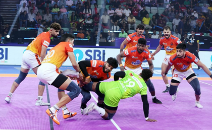 PKL 12: 10th tie-breaker sees Puneri Paltan beat Dabang Delhi, take top spot | PKL 12: 10th tie-breaker sees Puneri Paltan beat Dabang Delhi, take top spot