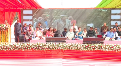 Sonia Gandhi unveils statue of Virbhadra Singh, six-time Himachal CM popular as 'Raja Saab' | Sonia Gandhi unveils statue of Virbhadra Singh, six-time Himachal CM popular as 'Raja Saab'