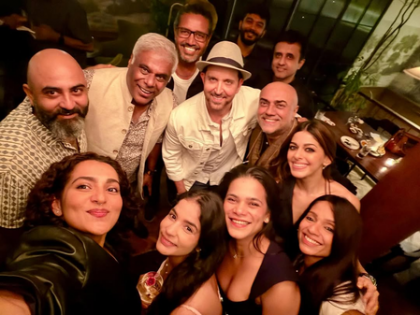 Hrithik Roshan enjoys a fun evening with the talented cast of 'Storm' | Hrithik Roshan enjoys a fun evening with the talented cast of 'Storm'