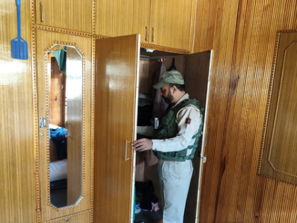 Searches conducted in Srinagar on banned Jamaat & Hurriyat associates | Searches conducted in Srinagar on banned Jamaat & Hurriyat associates