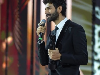 Kartik Aaryan gets emotional while receiving Filmfare Best Actor Award in front of his parents | Kartik Aaryan gets emotional while receiving Filmfare Best Actor Award in front of his parents Kartik Aaryan gets emotional while receiving Filmfare Best Actor Award in front of his parents | Kartik Aaryan gets emotional while receiving Filmfare Best Actor Award in front of his parents