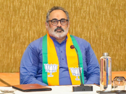 BJP leaders meet Kerala Guv, demand probe into Sabarimala gold heist by external body | BJP leaders meet Kerala Guv, demand probe into Sabarimala gold heist by external body