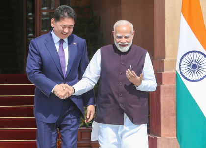 PM Modi, Mongolian Prez Ukhnaa plant sapling at Hyderabad House | PM Modi, Mongolian Prez Ukhnaa plant sapling at Hyderabad House PM Modi, Mongolian Prez Ukhnaa plant sapling at Hyderabad House | PM Modi, Mongolian Prez Ukhnaa plant sapling at Hyderabad House