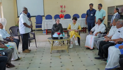 Priyanka Gandhi praises expertise of Wayanad coffee growers | Priyanka Gandhi praises expertise of Wayanad coffee growers Priyanka Gandhi praises expertise of Wayanad coffee growers | Priyanka Gandhi praises expertise of Wayanad coffee growers