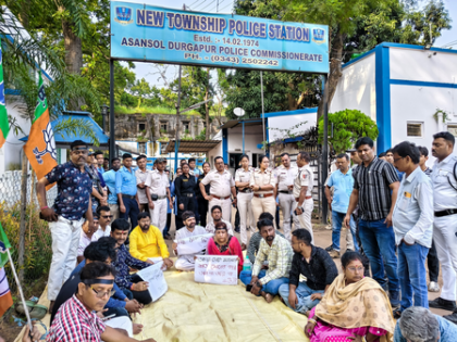 Durgapur gangrape: Calcutta HC allows BJP to continue protest in front of medical college | Durgapur gangrape: Calcutta HC allows BJP to continue protest in front of medical college Durgapur gangrape: Calcutta HC allows BJP to continue protest in front of medical college | Durgapur gangrape: Calcutta HC allows BJP to continue protest in front of medical college