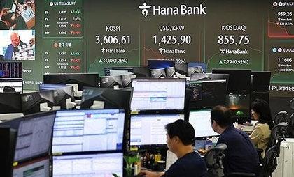 Foreigners' net purchase of S. Korean stocks hits 19-month high in September | Foreigners' net purchase of S. Korean stocks hits 19-month high in September Foreigners' net purchase of S. Korean stocks hits 19-month high in September | Foreigners' net purchase of S. Korean stocks hits 19-month high in September