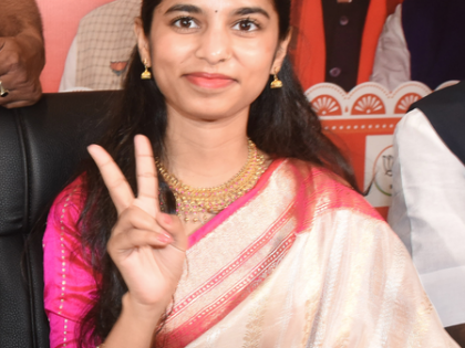 Bihar Assembly polls: Singer Maithili Thakur gets BJP ticket from Alinagar constituency | Bihar Assembly polls: Singer Maithili Thakur gets BJP ticket from Alinagar constituency