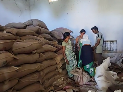 Chhattisgarh: Dhamtari residents get food grains under PM Garib Kalyan Yojana | Chhattisgarh: Dhamtari residents get food grains under PM Garib Kalyan Yojana Chhattisgarh: Dhamtari residents get food grains under PM Garib Kalyan Yojana | Chhattisgarh: Dhamtari residents get food grains under PM Garib Kalyan Yojana