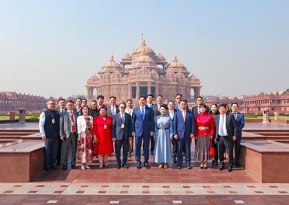 Mongolian President visits Akshardham, deepens India-Mongolia spiritual bond | Mongolian President visits Akshardham, deepens India-Mongolia spiritual bond