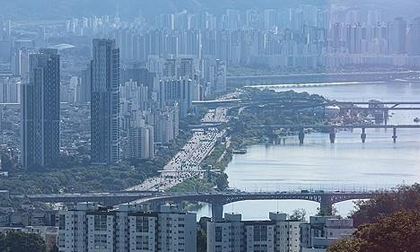 Household loan growth slows markedly in S. Korea in Sept amid tighter regulations | Household loan growth slows markedly in S. Korea in Sept amid tighter regulations Household loan growth slows markedly in S. Korea in Sept amid tighter regulations | Household loan growth slows markedly in S. Korea in Sept amid tighter regulations