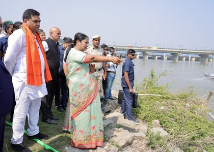 Froth-free Yamuna water to welcome Chhath devotees at Kalindi Kunj: CM Rekha Gupta | Froth-free Yamuna water to welcome Chhath devotees at Kalindi Kunj: CM Rekha Gupta Froth-free Yamuna water to welcome Chhath devotees at Kalindi Kunj: CM Rekha Gupta | Froth-free Yamuna water to welcome Chhath devotees at Kalindi Kunj: CM Rekha Gupta