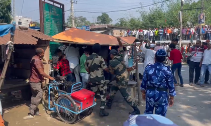 BJP, Cong workers clash in Bihar's Begusarai; police resort to lathi charge | BJP, Cong workers clash in Bihar's Begusarai; police resort to lathi charge BJP, Cong workers clash in Bihar's Begusarai; police resort to lathi charge | BJP, Cong workers clash in Bihar's Begusarai; police resort to lathi charge