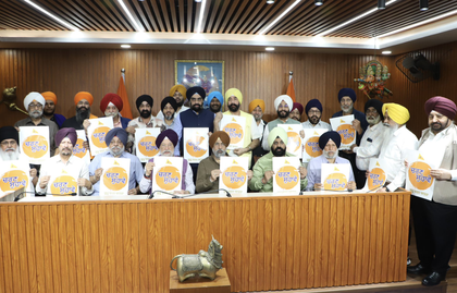 Hardeep Singh Puri's family presents Guru Gobind Singh Ji's 'Charan Suhawa' for historic yatra to Patna Sahib | Hardeep Singh Puri's family presents Guru Gobind Singh Ji's 'Charan Suhawa' for historic yatra to Patna Sahib Hardeep Singh Puri's family presents Guru Gobind Singh Ji's 'Charan Suhawa' for historic yatra to Patna Sahib | Hardeep Singh Puri's family presents Guru Gobind Singh Ji's 'Charan Suhawa' for historic yatra to Patna Sahib