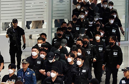 Over 60 South Korean nationals detained in Cambodia over online scams return home, face probes | Over 60 South Korean nationals detained in Cambodia over online scams return home, face probes Over 60 South Korean nationals detained in Cambodia over online scams return home, face probes | Over 60 South Korean nationals detained in Cambodia over online scams return home, face probes