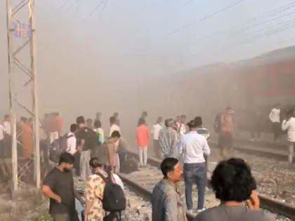 Fire breaks out in Amritsar-Saharsa Garib Rath Express coach, no casualties reported | Fire breaks out in Amritsar-Saharsa Garib Rath Express coach, no casualties reported Fire breaks out in Amritsar-Saharsa Garib Rath Express coach, no casualties reported | Fire breaks out in Amritsar-Saharsa Garib Rath Express coach, no casualties reported