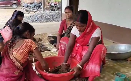 Jharkhand: Rural women pave way for self-reliance with cow dung crafts in Koderma this Diwali | Jharkhand: Rural women pave way for self-reliance with cow dung crafts in Koderma this Diwali Jharkhand: Rural women pave way for self-reliance with cow dung crafts in Koderma this Diwali | Jharkhand: Rural women pave way for self-reliance with cow dung crafts in Koderma this Diwali