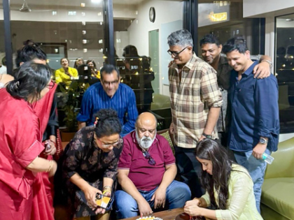 Gajraj Rao celebrates 'Jolly LLB 3' success with Saurabh Shukla & Seema Biswas | Gajraj Rao celebrates 'Jolly LLB 3' success with Saurabh Shukla & Seema Biswas Gajraj Rao celebrates 'Jolly LLB 3' success with Saurabh Shukla & Seema Biswas | Gajraj Rao celebrates 'Jolly LLB 3' success with Saurabh Shukla & Seema Biswas