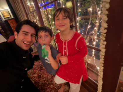 Ibrahim Ali Khan says 'Teeno bhai teeno tabahi' as he poses with kid brothers Taimur & Jeh | Ibrahim Ali Khan says 'Teeno bhai teeno tabahi' as he poses with kid brothers Taimur & Jeh Ibrahim Ali Khan says 'Teeno bhai teeno tabahi' as he poses with kid brothers Taimur & Jeh | Ibrahim Ali Khan says 'Teeno bhai teeno tabahi' as he poses with kid brothers Taimur & Jeh