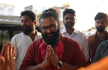 Rishab Shetty seeks divine blessings at the Arulmigu Ramanathaswamy Temple in Rameswaram | Rishab Shetty seeks divine blessings at the Arulmigu Ramanathaswamy Temple in Rameswaram Rishab Shetty seeks divine blessings at the Arulmigu Ramanathaswamy Temple in Rameswaram | Rishab Shetty seeks divine blessings at the Arulmigu Ramanathaswamy Temple in Rameswaram