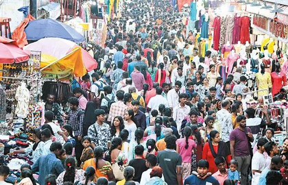 Festive shopping frenzy grips Chennai ahead of Deepavali despite heavy rain | Festive shopping frenzy grips Chennai ahead of Deepavali despite heavy rain Festive shopping frenzy grips Chennai ahead of Deepavali despite heavy rain | Festive shopping frenzy grips Chennai ahead of Deepavali despite heavy rain