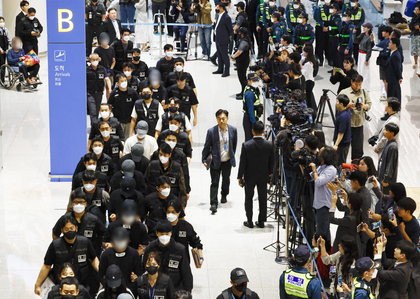 South Korea: Police seek arrest warrants for 59 scam suspects brought from Cambodia | South Korea: Police seek arrest warrants for 59 scam suspects brought from Cambodia South Korea: Police seek arrest warrants for 59 scam suspects brought from Cambodia | South Korea: Police seek arrest warrants for 59 scam suspects brought from Cambodia
