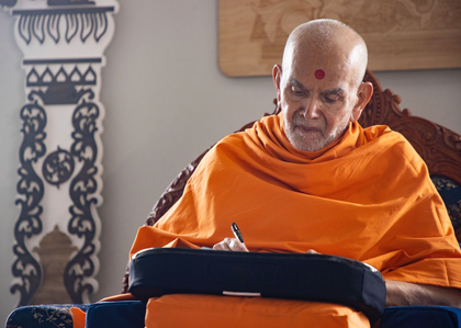 ‘True light is awakening of soul’: Mahant Swami Maharaj’s divine Diwali message | ‘True light is awakening of soul’: Mahant Swami Maharaj’s divine Diwali message ‘True light is awakening of soul’: Mahant Swami Maharaj’s divine Diwali message | ‘True light is awakening of soul’: Mahant Swami Maharaj’s divine Diwali message