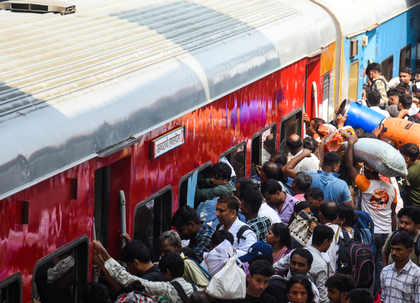 Railways to run 8,000 more special trains to clear festive rush | Railways to run 8,000 more special trains to clear festive rush Railways to run 8,000 more special trains to clear festive rush | Railways to run 8,000 more special trains to clear festive rush