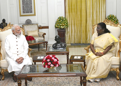 PM Modi calls on President Murmu at Rashtrapati Bhavan to exchange Diwali greetings | PM Modi calls on President Murmu at Rashtrapati Bhavan to exchange Diwali greetings PM Modi calls on President Murmu at Rashtrapati Bhavan to exchange Diwali greetings | PM Modi calls on President Murmu at Rashtrapati Bhavan to exchange Diwali greetings