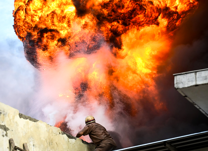 Massive fire breaks out at dye factory in Bengal's North 24 Parganas | Massive fire breaks out at dye factory in Bengal's North 24 Parganas Massive fire breaks out at dye factory in Bengal's North 24 Parganas | Massive fire breaks out at dye factory in Bengal's North 24 Parganas