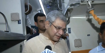Railways to run 7,800 more trains, War Rooms monitoring festive rush: Vaishnaw | Railways to run 7,800 more trains, War Rooms monitoring festive rush: Vaishnaw