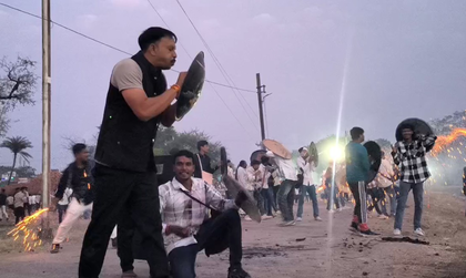 Minors among more than 35 suffer burns in traditional 'Hingot war' in Indore | Minors among more than 35 suffer burns in traditional 'Hingot war' in Indore Minors among more than 35 suffer burns in traditional 'Hingot war' in Indore | Minors among more than 35 suffer burns in traditional 'Hingot war' in Indore