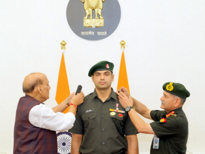 Rajnath Singh confers rank of Honorary Lieutenant Colonel to javelin star Neeraj Chopra | Rajnath Singh confers rank of Honorary Lieutenant Colonel to javelin star Neeraj Chopra Rajnath Singh confers rank of Honorary Lieutenant Colonel to javelin star Neeraj Chopra | Rajnath Singh confers rank of Honorary Lieutenant Colonel to javelin star Neeraj Chopra