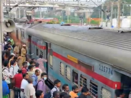 Special trains between Secunderabad and Delhi's Hazrat Nizamuddin to clear festive rush | Special trains between Secunderabad and Delhi's Hazrat Nizamuddin to clear festive rush Special trains between Secunderabad and Delhi's Hazrat Nizamuddin to clear festive rush | Special trains between Secunderabad and Delhi's Hazrat Nizamuddin to clear festive rush